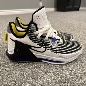 Nike LeBron Witness VI Basketball Shoes